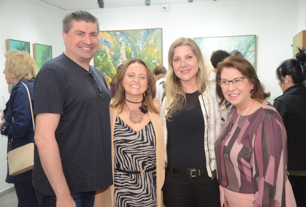 Robson Kriguer, historiador da arte paranaense e galerista , Ariane Bianco , artista plástica e Dorotea Stoco , sec. da Cultura de Campo Largo